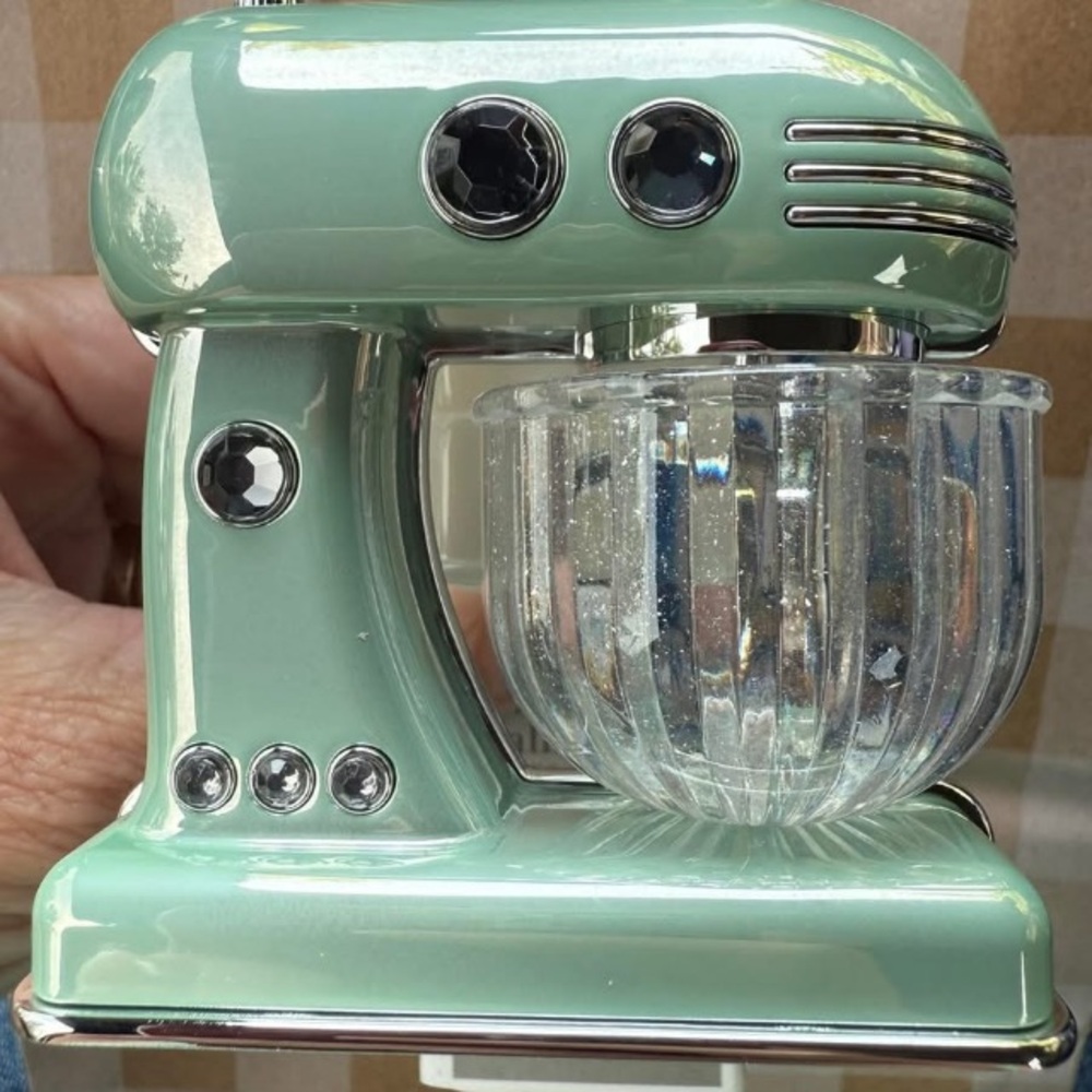 Bath & Body Works Kitchen Mixer Wallflower Nightlight plug NWT - Picture 4 of 4